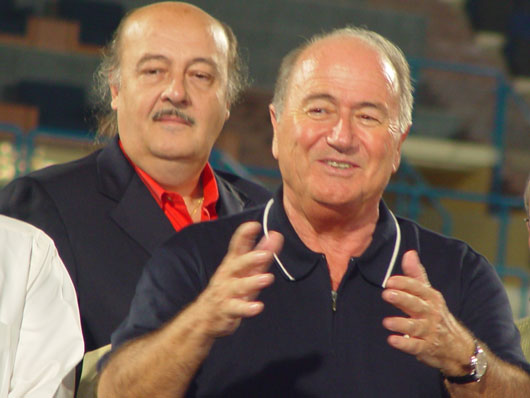 Berater Peter Hargitay, FIFA-Präsident Joseph Blatter, Doha 2003