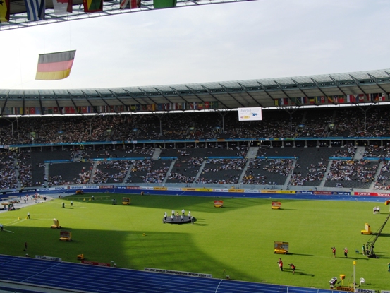 ziemlich leeres Stadion