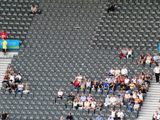 ziemlich leere Tribüne 1