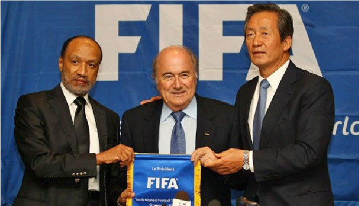 When they were young (1): Mohamed Bin Hammam, Sepp Blatter, Chung Mong-Joon 2010 in Singapur. Chung und MBH waren schon damals Todfeinde. Sepp und MBH sind es geworden.
