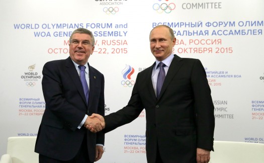 Handshake zwischen Bach und Putin beim "World Olympians Forum and WOA Genral Assembly"