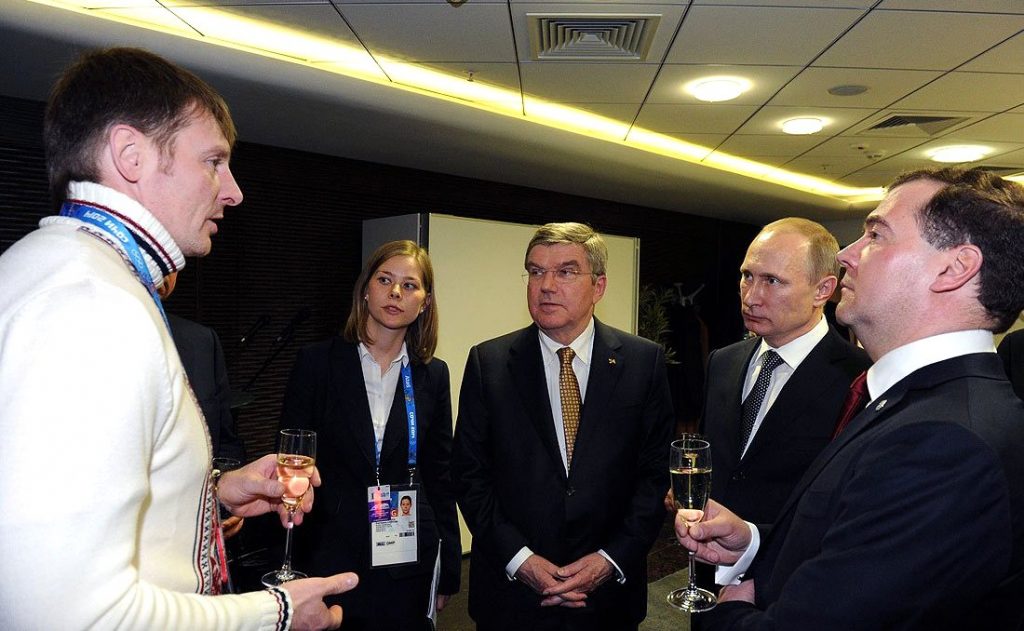 Schlussfeier Sotschi 2014: Sportkameraden Subkow (Noch-Olympiasieger), Bach, Putin, Medwedjew. (Foto: President of Russia)